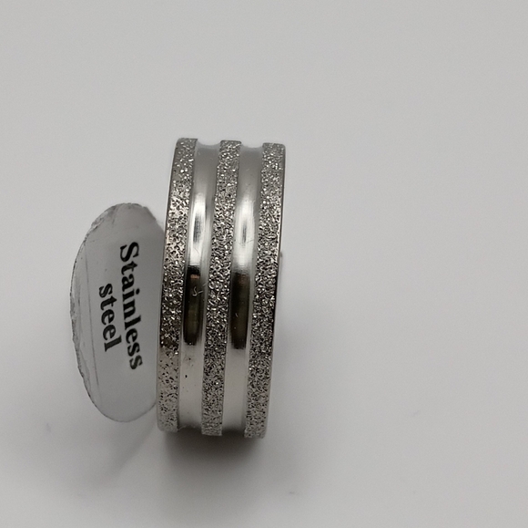 Mens Silver Band Glitter Stainless Steel Ring Size 8.5 - Picture 1 of 2